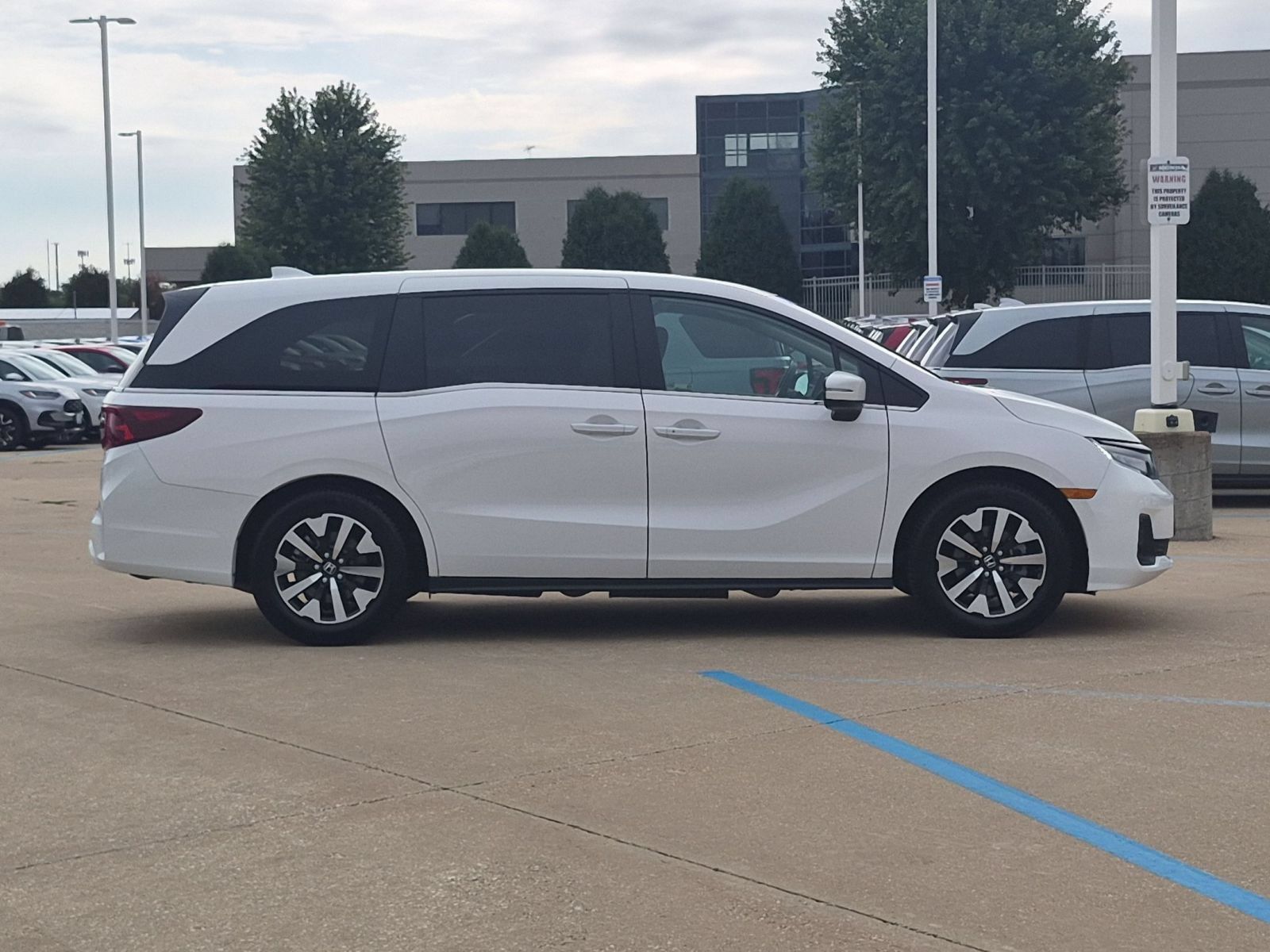 Certified 2025 Honda Odyssey EX-L image 5