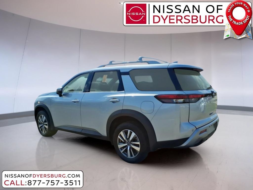 Used 2025 Nissan Pathfinder SL AWD/4WD image 5
