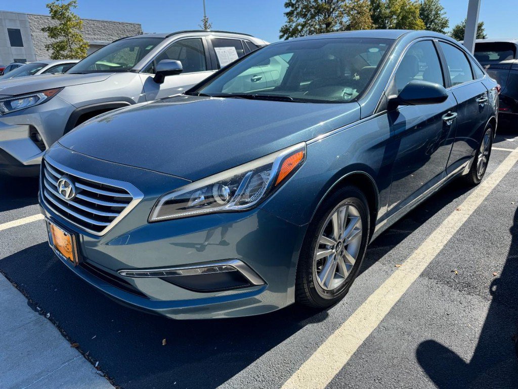 Used 2015 Hyundai Sonata SE w/ Option Group 09 FWD image 3