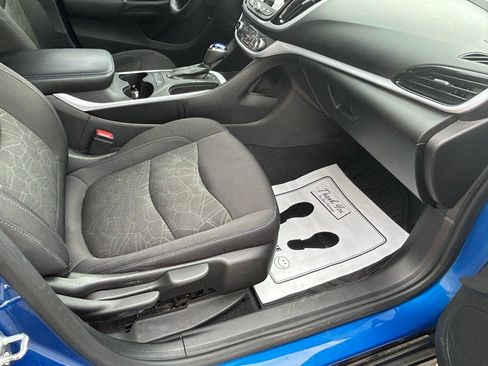 Used 2018 Chevrolet Volt LT w/ Comfort Package FWD image 12