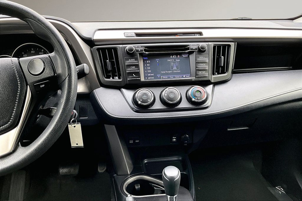 Used 2016 Toyota RAV4 LE AWD/4WD image 10