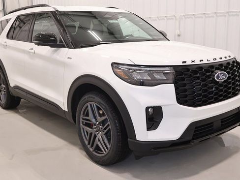 New 2026 Ford Explorer ST-Line w/ ST-Line Street Pack image 2
