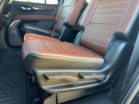 Used 2023 GMC Yukon Denali Ultimate image 18