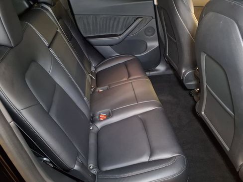 Used 2021 Tesla Model Y Long Range image 19