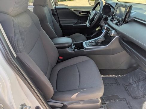 Used 2022 Toyota RAV4 LE AWD/4WD image 20