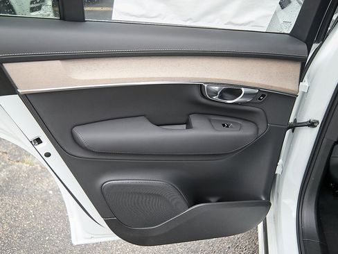 New 2025 Volvo XC90 B6 Plus w/ Protection Package Premier image 18