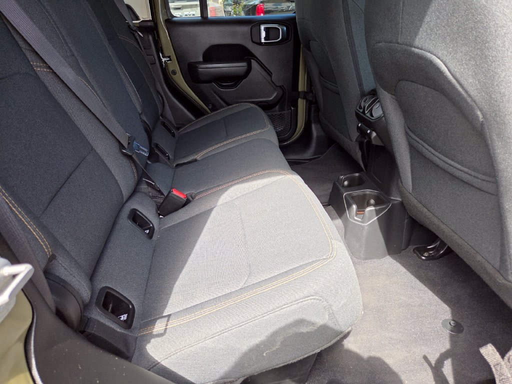 Used 2025 Jeep Gladiator Sport AWD/4WD image 18