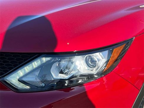 Used 2018 Nissan Rogue Sport SL w/ SL Premium Package image 9