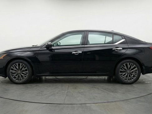 Used 2025 Nissan Altima 2.5 SV FWD image 5