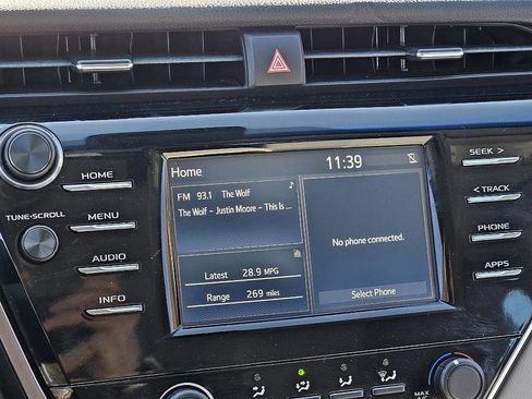 Used 2018 Toyota Camry LE image 21