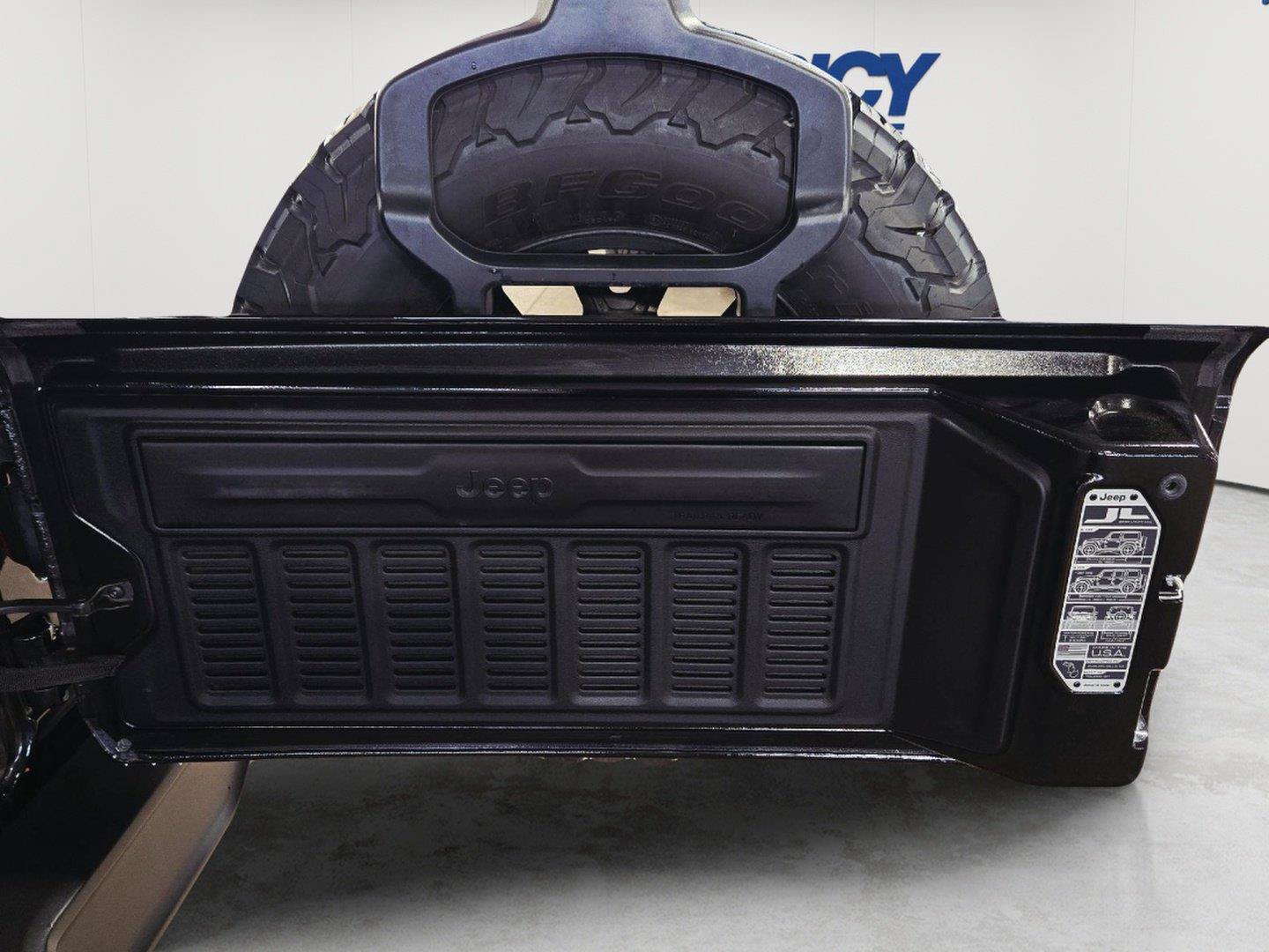 Used 2026 Jeep Wrangler Unlimited Rubicon AWD/4WD image 37