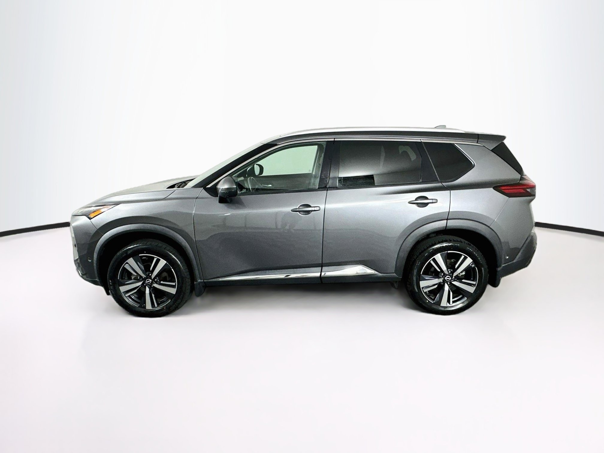 Used 2023 Nissan Rogue SL w/ SL Premium Package FWD image 4