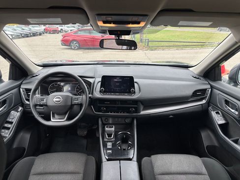 Used 2025 Nissan Rogue SV FWD image 35