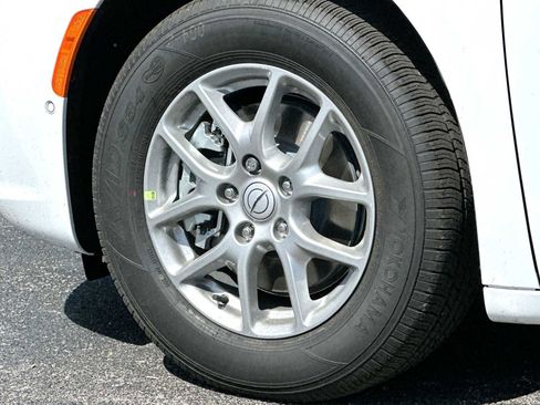 New 2026 Chrysler Pacifica Select FWD image 11