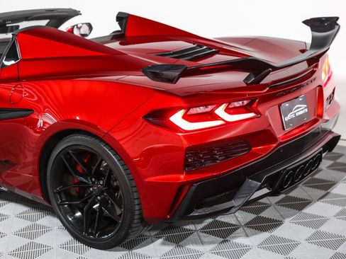 Used 2025 Chevrolet Corvette Z06 RWD image 18