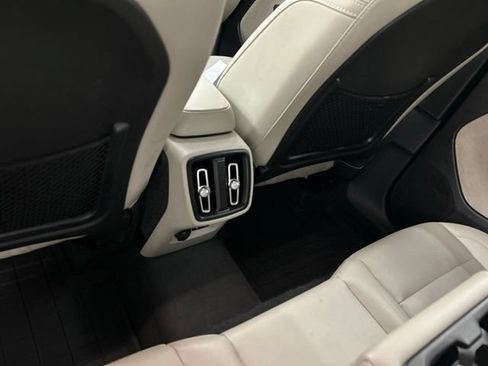 Used 2024 Volvo XC40 B5 Plus w/ Climate Package AWD/4WD image 19