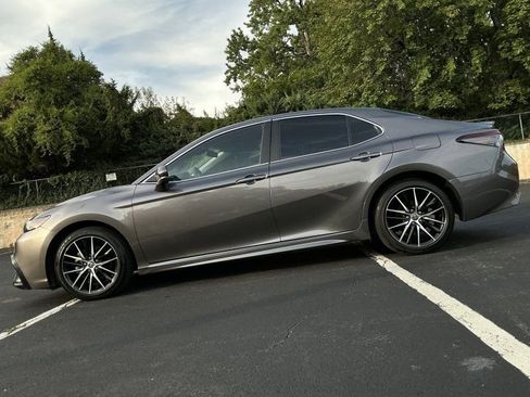 Used 2023 Toyota Camry SE image 1