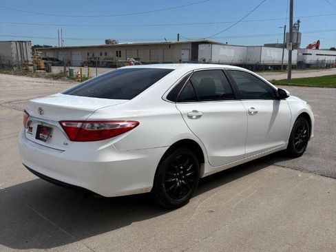Used 2017 Toyota Camry LE FWD image 4
