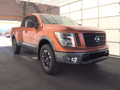 Used 2019 Nissan Titan PRO-4X w/ Pro-4x Convenience Package image 3