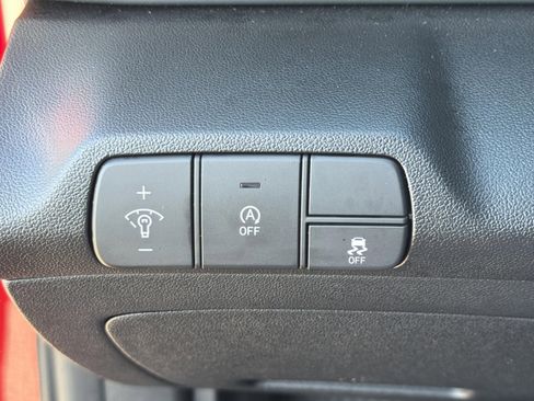 Used 2025 Hyundai Elantra SE image 21