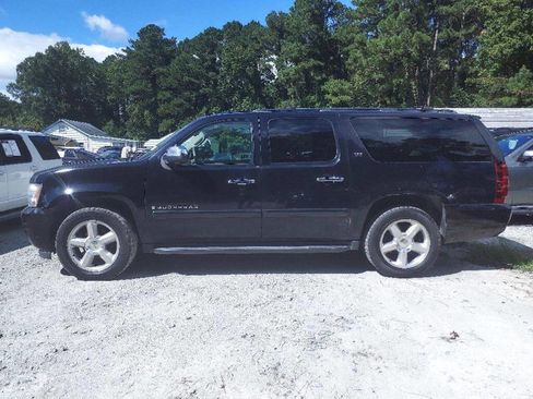 Used 2007 Chevrolet Suburban LTZ w/ LTZ Preferred Equipment Group image 3