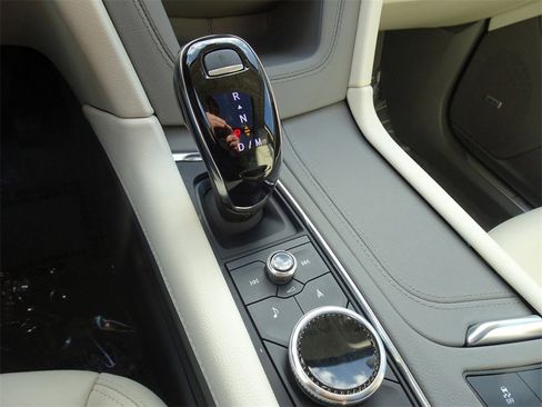 Certified 2024 Cadillac XT5 Premium Luxury w/ LPO, Floor Liner Package image 18