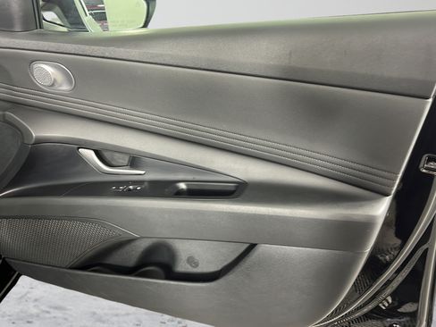 Used 2022 Hyundai Elantra Limited w/ Cargo Package FWD image 15
