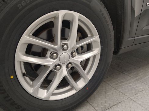 Used 2023 Jeep Grand Cherokee Laredo RWD image 31