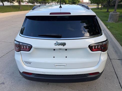 Used 2018 Jeep Compass Latitude w/ Safe & Security Group FWD image 5