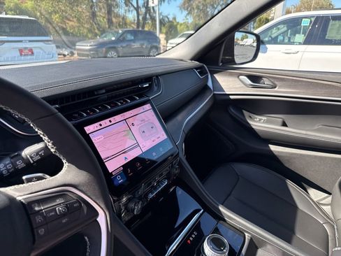 New 2025 Jeep Grand Cherokee Limited image 15
