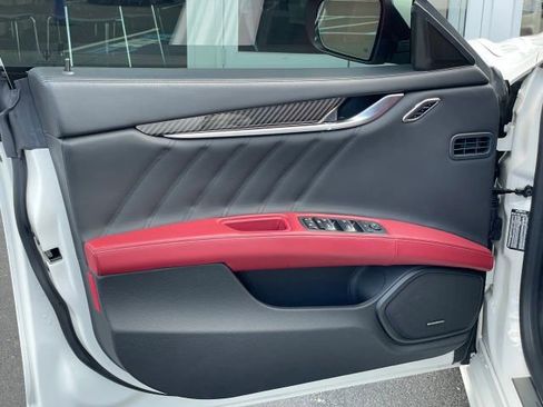 Used 2023 Maserati Ghibli Trofeo image 29