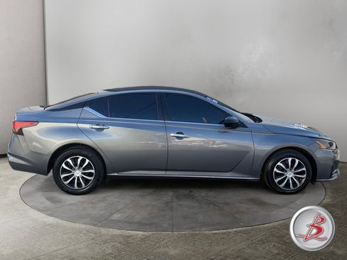 Used 2024 Nissan Altima 2.5 S FWD image 8