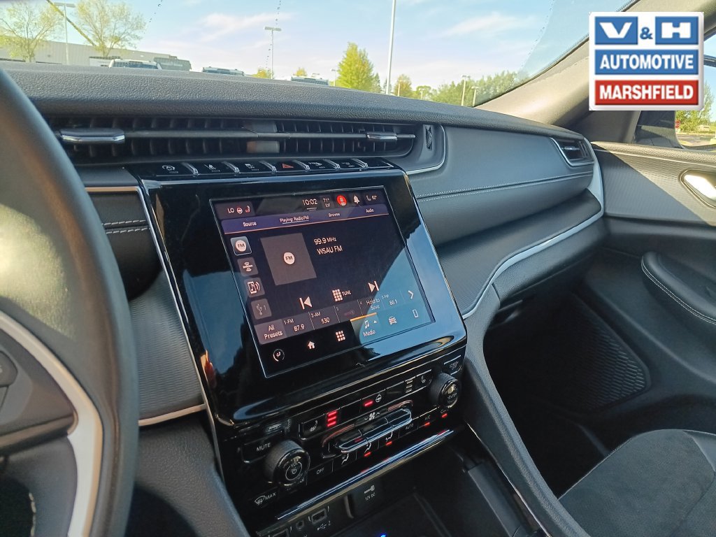 Used 2023 Jeep Grand Cherokee Altitude AWD/4WD image 15