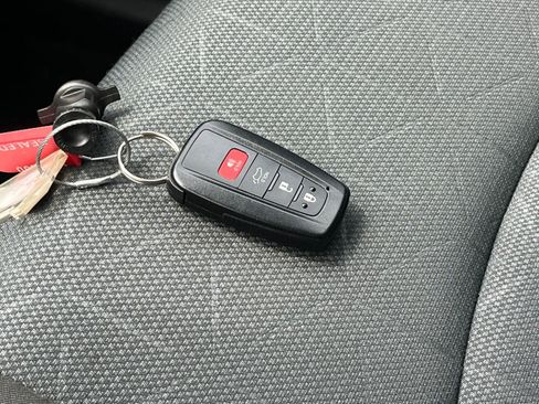 Used 2025 Toyota RAV4 XLE w/ Convenience Package AWD/4WD image 21