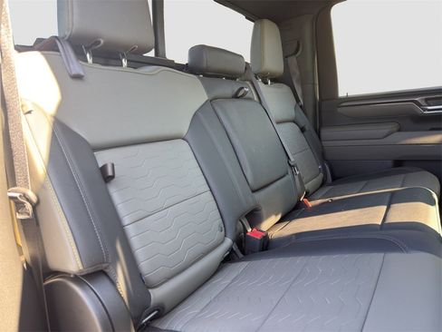 Used 2024 Chevrolet Silverado 2500 ZR2 w/ Technology Package image 17