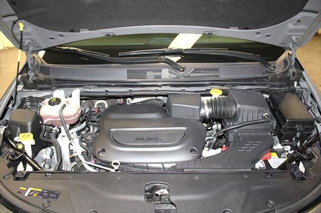 Certified 2025 Chrysler Pacifica Limited FWD image 46