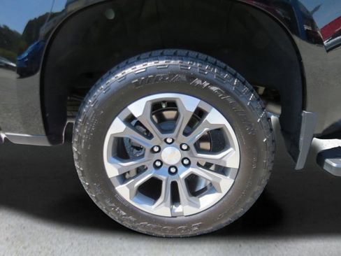 Certified 2025 Chevrolet Silverado 1500 High Country AWD/4WD image 14