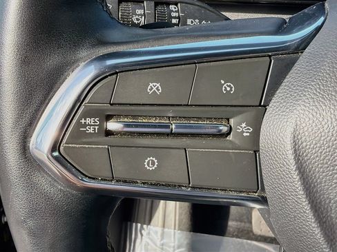 Used 2025 Chevrolet Traverse LT FWD image 37