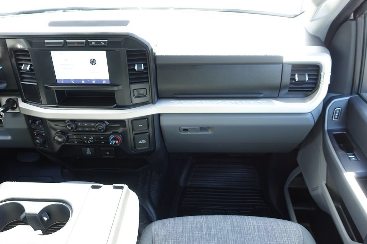 Used 2024 Ford F350 XLT w/ FX4 Off-Road Package AWD/4WD image 40