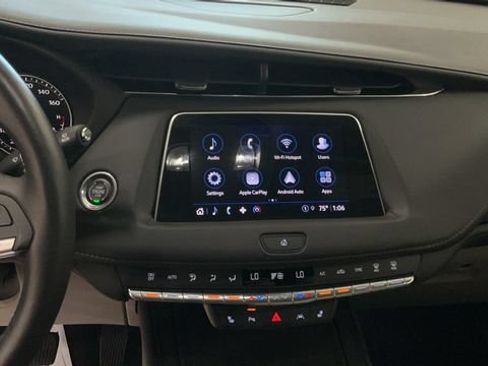 Used 2023 Cadillac XT4 Luxury w/ Cold Weather Package AWD/4WD image 20