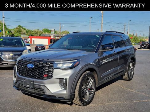Used 2025 Ford Explorer ST AWD/4WD image 2