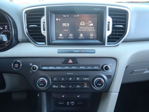 Used 2017 Kia Sportage EX image 17