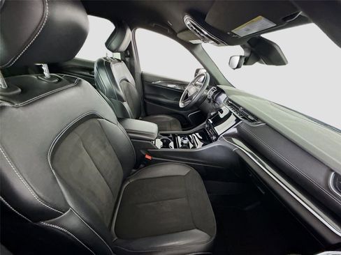 Used 2022 Jeep Grand Cherokee Altitude image 19