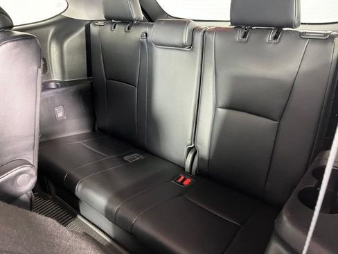 Used 2022 Toyota Highlander XLE AWD/4WD image 36