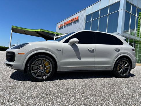 Used 2020 Porsche Cayenne Turbo S w/ Premium Package Plus AWD/4WD image 2