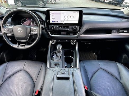 Used 2024 Toyota Grand Highlander Limited image 16