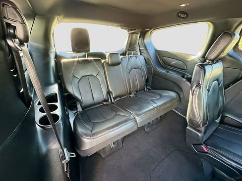 Used 2025 Chrysler Pacifica Select image 26