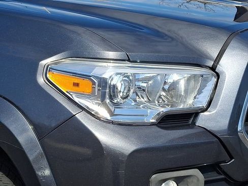 Used 2019 Toyota Tacoma SR5 image 9