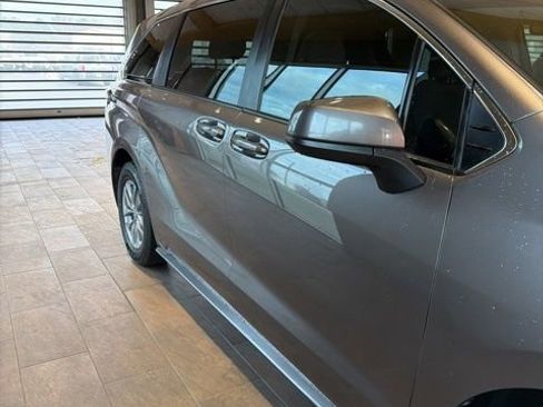 Used 2022 Toyota Sienna LE image 10