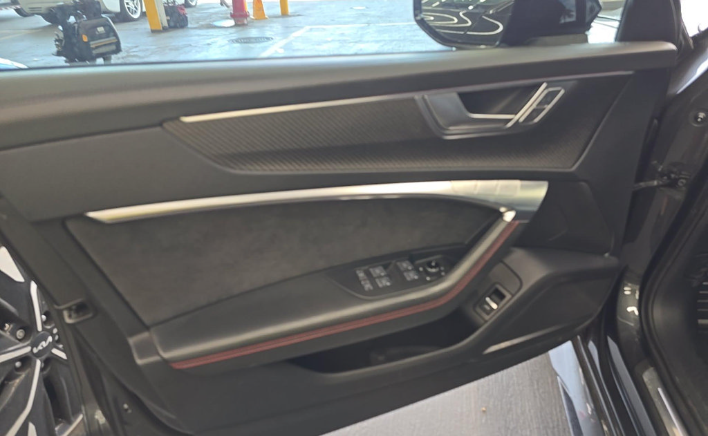 Used 2022 Audi RS 6 w/ Executive Package AWD/4WD image 9